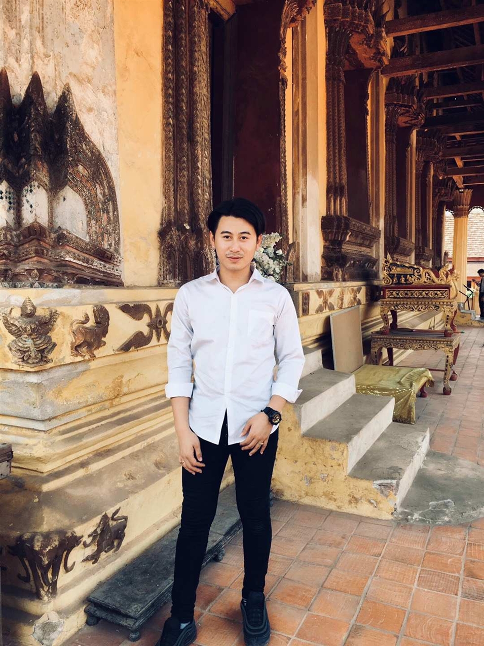 基諾，老撾首都萬象人，老撾國立大學(xué)文學(xué)院德語系大二學(xué)生， 